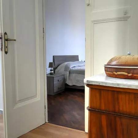 Alojamento de Acomodação e Pequeno-almoço Palazzo Costantino *